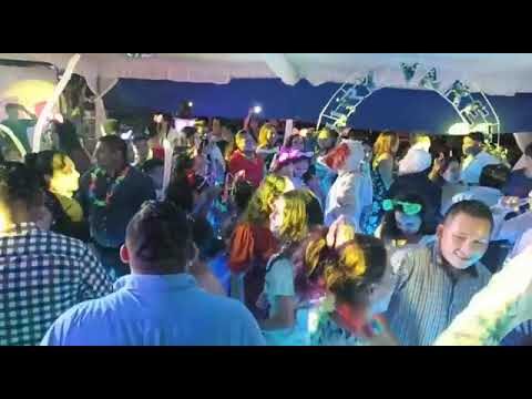 Bailar con Amigos en un Festival: Diversi&oacute;n Garantizada