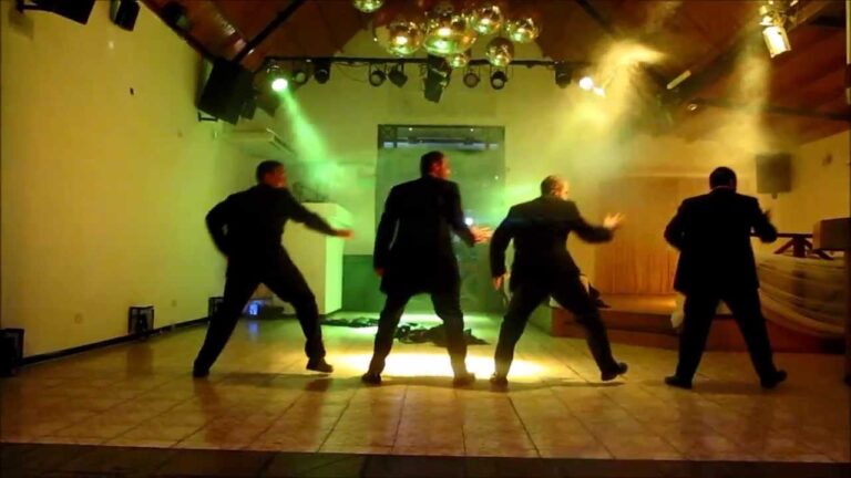 Bailando en Grupo: La Diversi&oacute;n de Celebrar con Amigos en Eventos Especiales