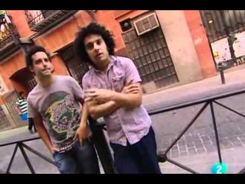 Momentos Divertidos entre Amigos en un Festival