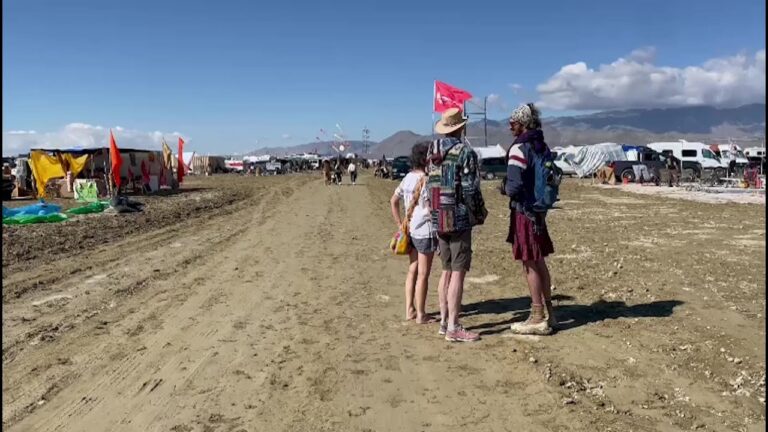 Acampar en la Naturaleza Durante un Festival