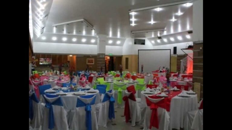 Sillas y Mesas: Clave en el Escenario Principal