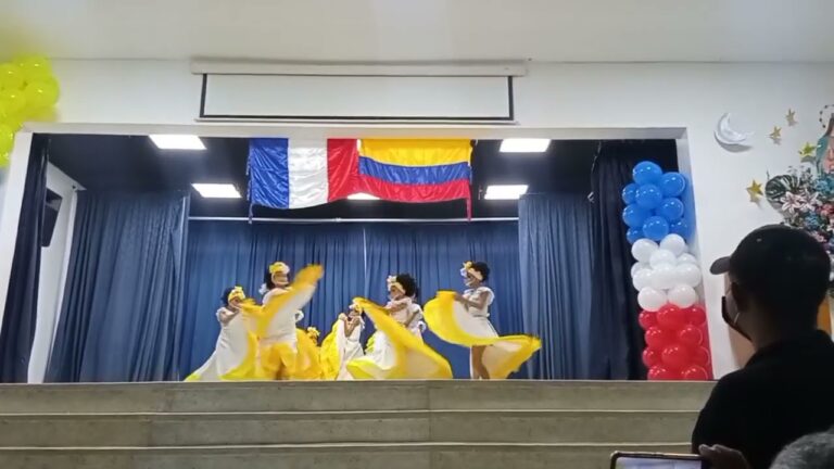 Fusi&oacute;n de Tradiciones en un Festival Cultural