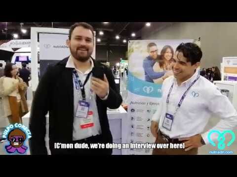 Conectando Amigos en Redes Sociales Durante un Festival