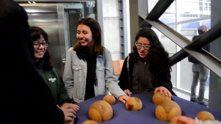 Explorando Experiencias Sensoriales en Instalaciones Interactivas