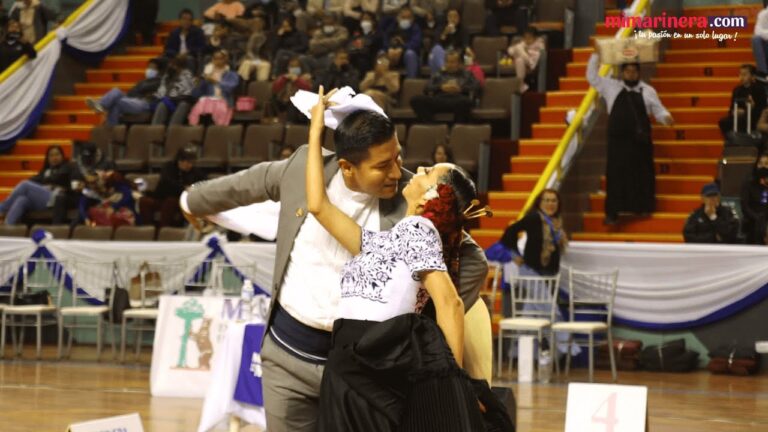 Complicidad Amistosa en la Pista de Baile