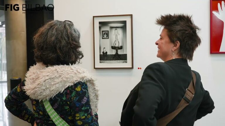 Interacci&oacute;n Creativa: Artistas en la Zona de Firmas